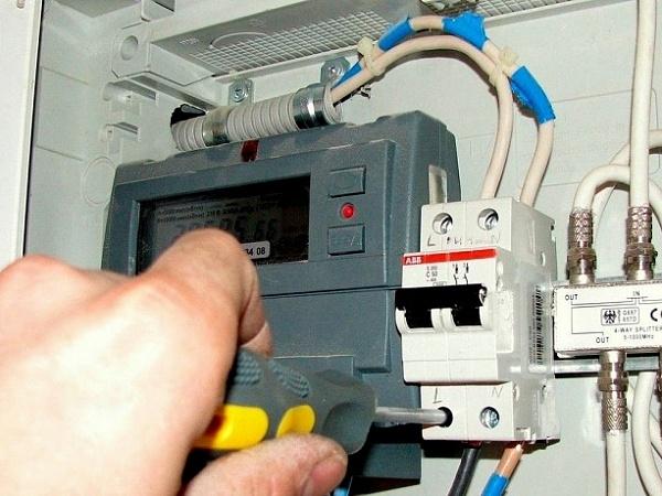 Установка электросчетчика в квартире: порядок, нормы и стоимость Установка электросчетчика в квартире: порядок, нормы и стоимость
