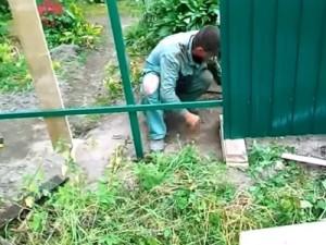 Как построить забор из профлиста своими руками: этапы подготовки и видео пример самостоятельного строительства забора из профлиста Как построить забор из профлиста своими руками: этапы подготовки и видео пример самостоятельного строительства забора из профлиста