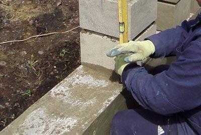 Строительство забора из бетонных блоков