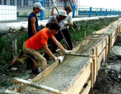 Установка бетонного забора